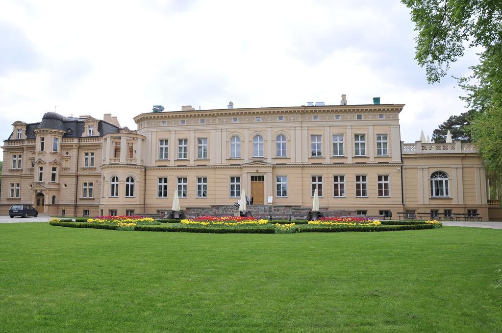 Zespol Palacowo-Parkowy W Ostromecku Ostromecko Exteriör bild