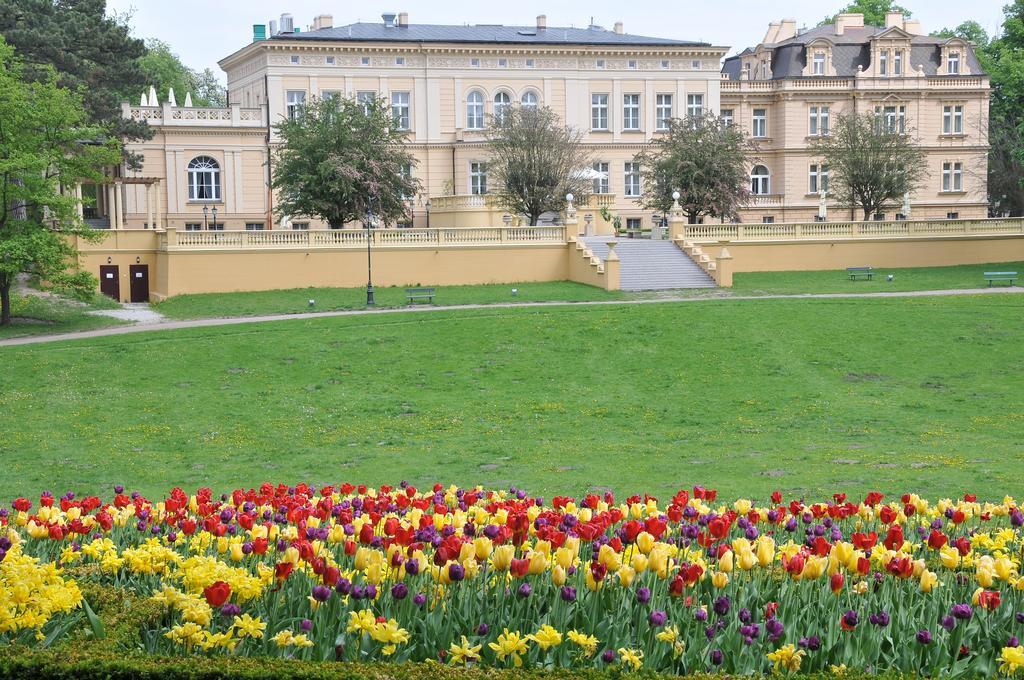 Zespol Palacowo-Parkowy W Ostromecku Ostromecko Exteriör bild